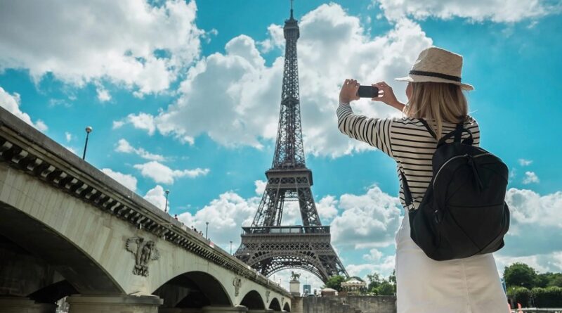 Backpacking in France: Best Trip Guide & Helpful Advices